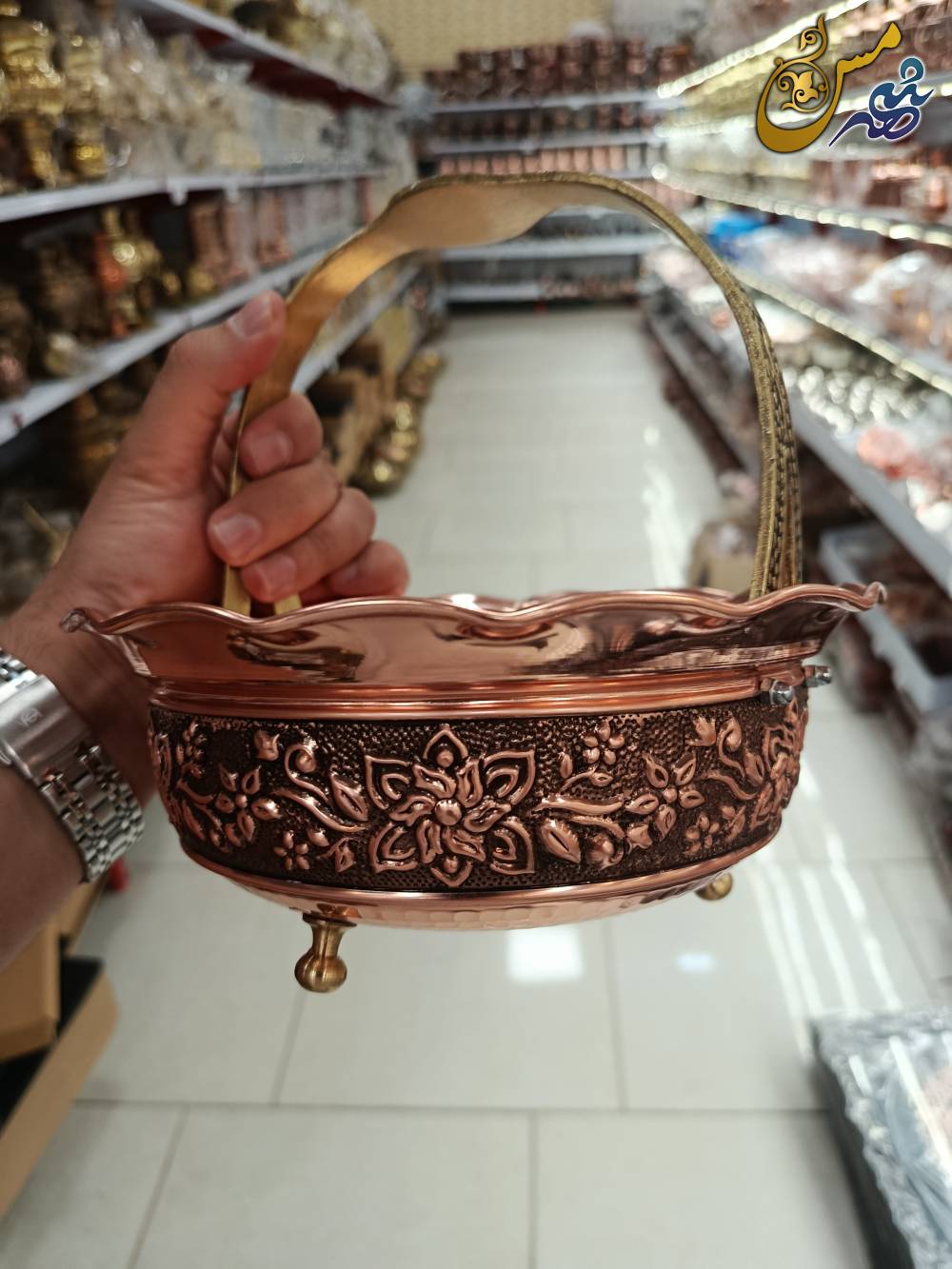 سبد شکلات مسی گلبرگ یاس