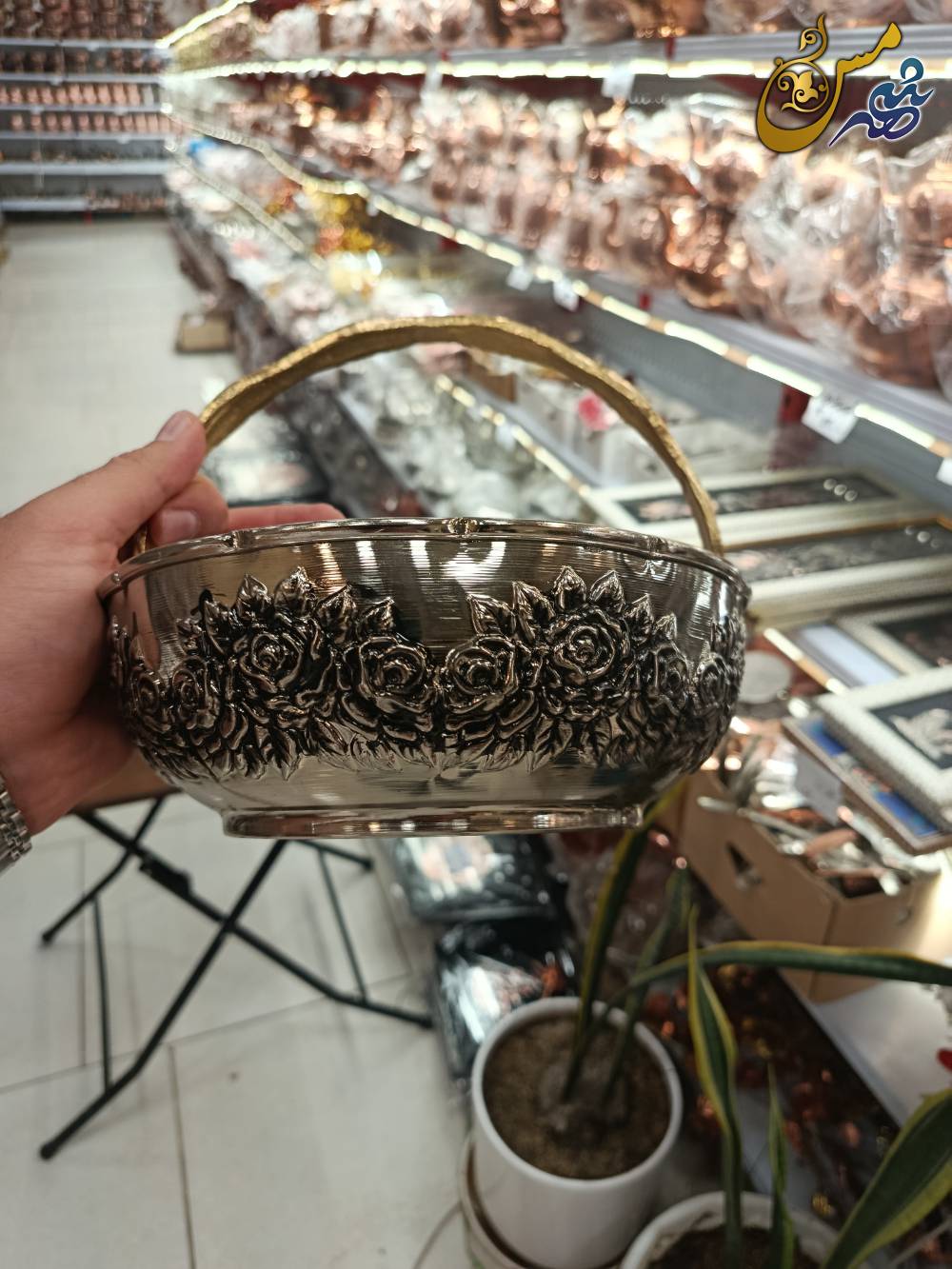 سبد آجیل سه کروم رز سه گل
